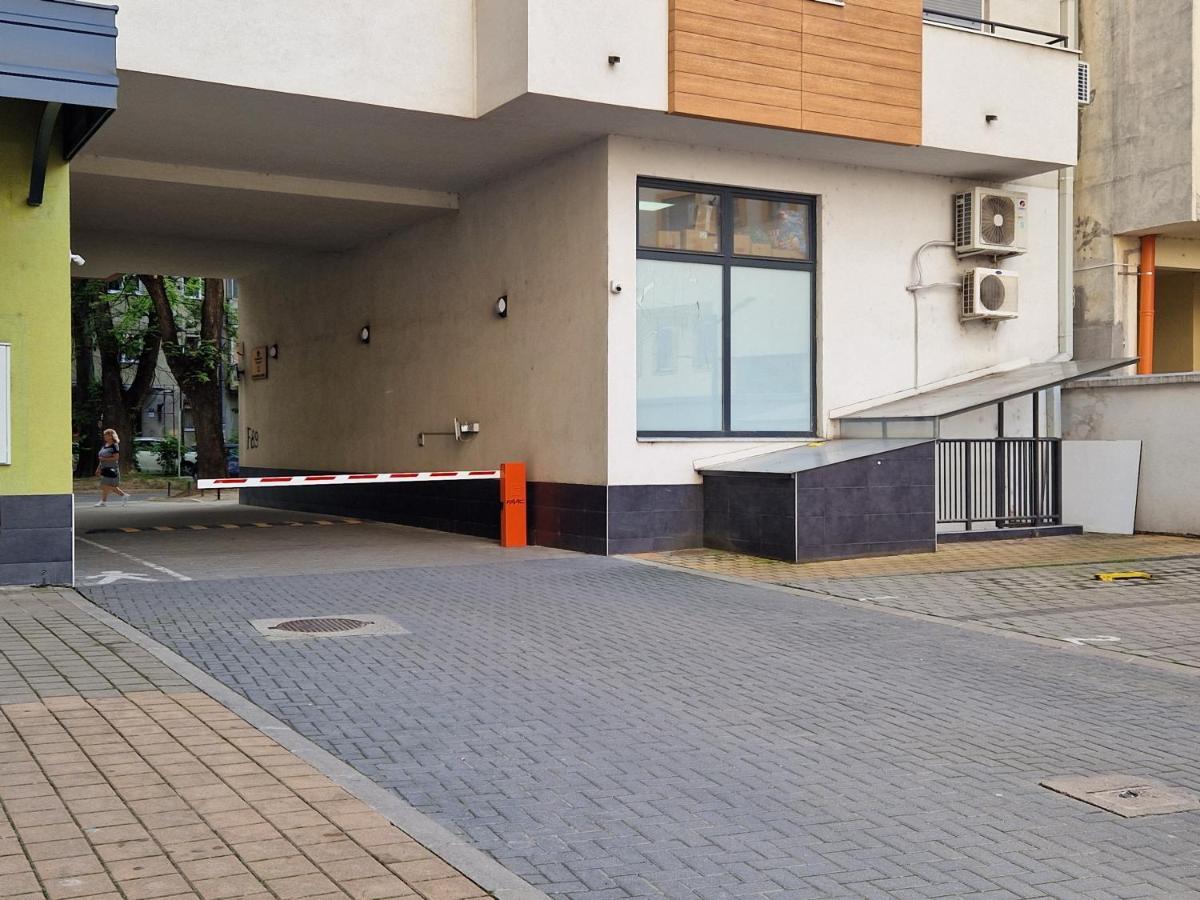 ノヴィ・サドKraljev Parkアパートメント エクステリア 写真